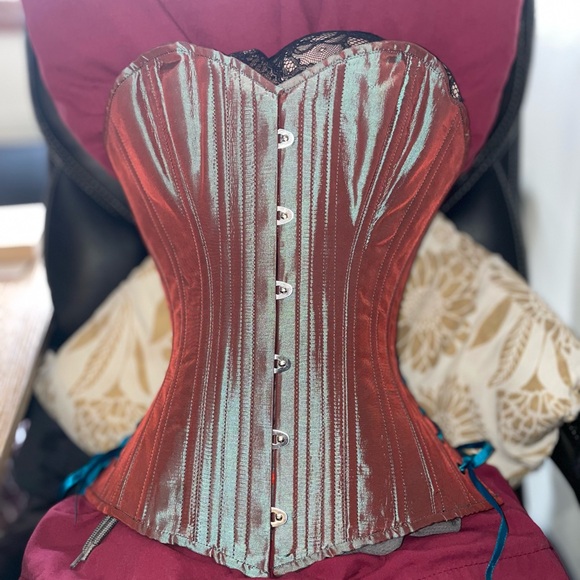 Timeless Trends Other - Timeless trends overbust corset 22L steel bones